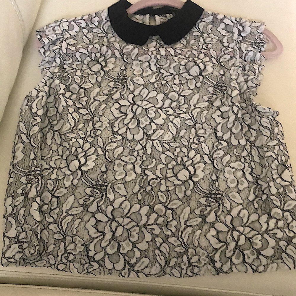 Flower print shirt. No sleeves amazing